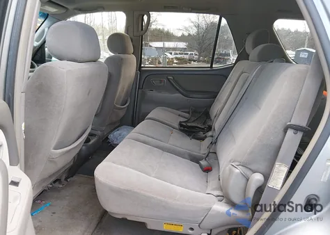 2004 Toyota Sequoia Sr5 V8 z USA, uszkodzony, nr VIN 5TDBT44A04S231784